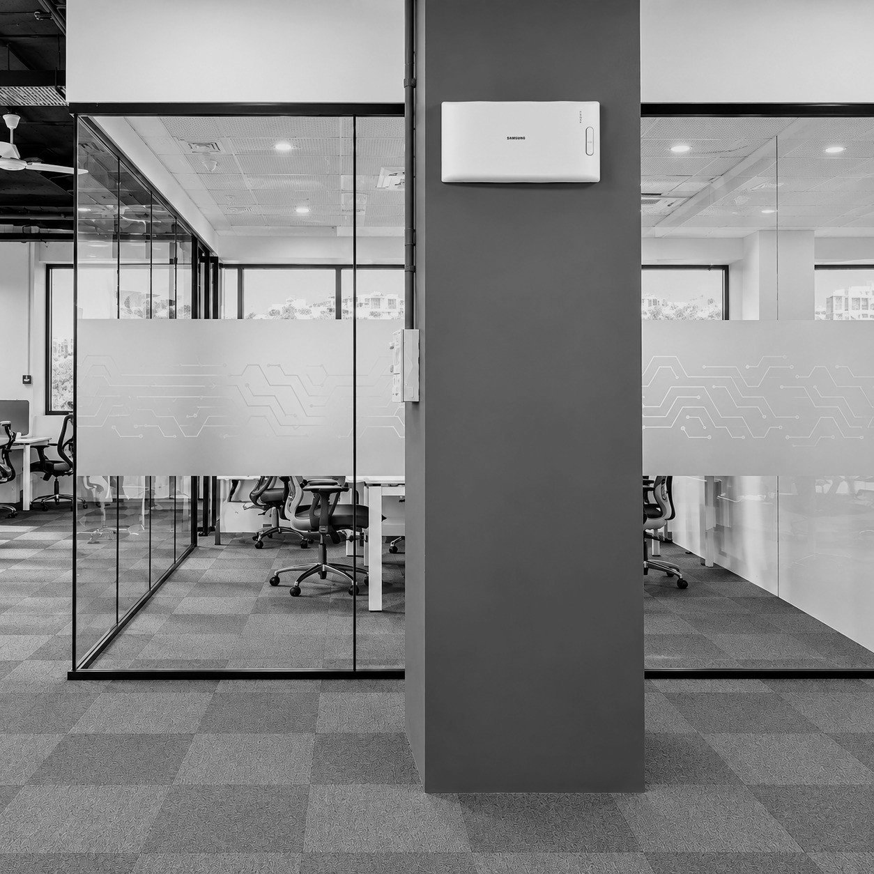 DESQKRAFT GLASS PARTITIONS (70)